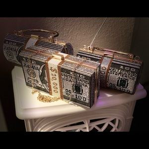 Enticing $100/10bands crossbody purse!